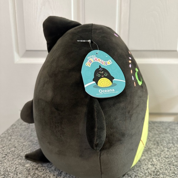 NWT 12” Oceana Candian release DOTD shark Squishmallow - Picture 4 of 6